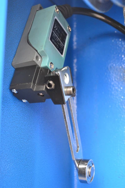 HBM Professionele 2 Koloms Hydraulische Hefbrug 4 Ton 7 HBM Professionele 2 Koloms Hydraulische Hefbrug 4 Ton - Afbeelding 7